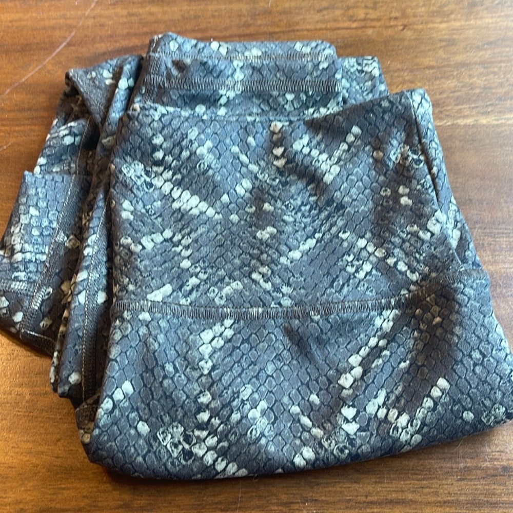 Balance Collection Snake Print Leggings - Black and Gray